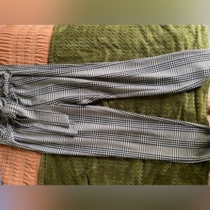Size medium checkered Capri pants with attached matching belt